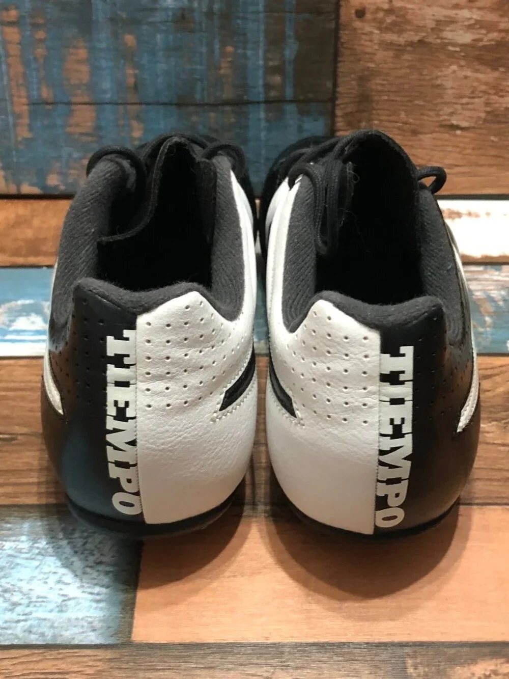 Nike Tiempo Soccer Cleats 631286-010 Black-White Youth Boys Size 2Y